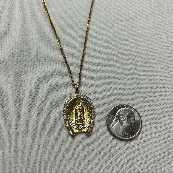 Gold Chain Virgin Mary Rhinestone Horseshoe Necklace - Picture 15 of 15